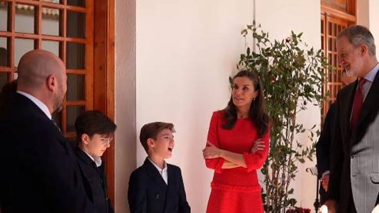 La reacción de los Reyes de España al oír cantar el himno de Jaén a Lucas Paulano, ganador de La Voz Kids