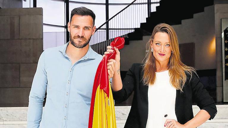 Saúl Craviotto y Mireia Belmonte, dos emocionados abanderados de España