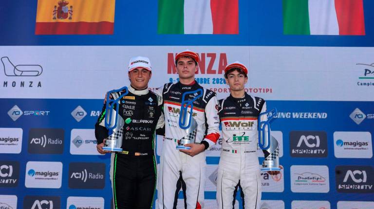 <i>Fidel Castillo, Alex Laghezza y Andrea Dell’edera, podio de la primera carrera. </i>
