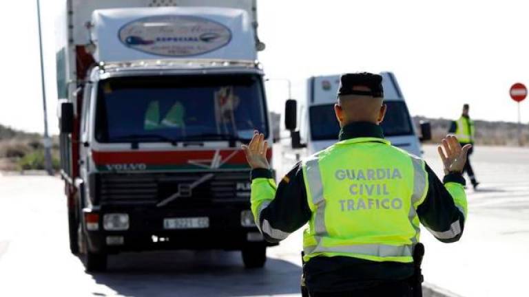 El control de camiones de la DGT abarca a 465 vehículos, de los que 128 fueron denunciados