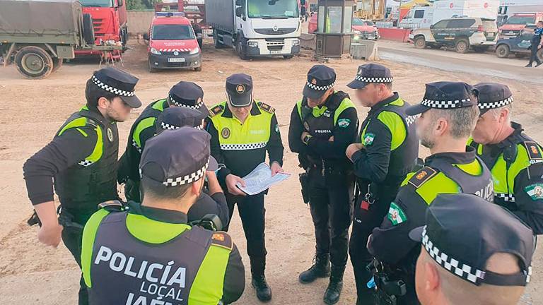 La Policía Local de Jaén aclara el camino en Paiporta