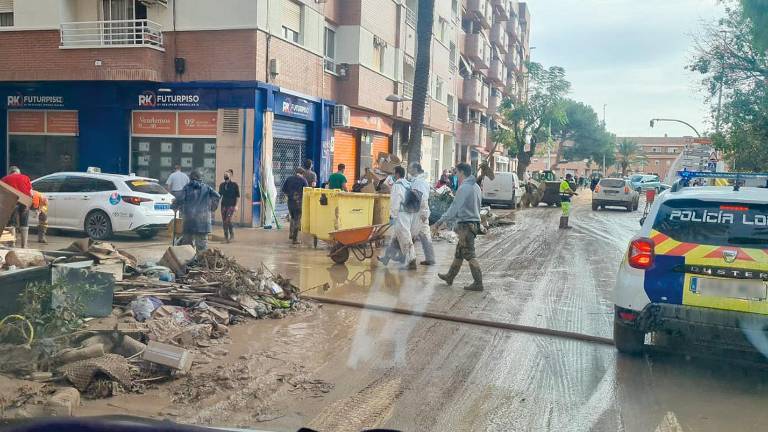 La Policía Local de Jaén aclara el camino en Paiporta