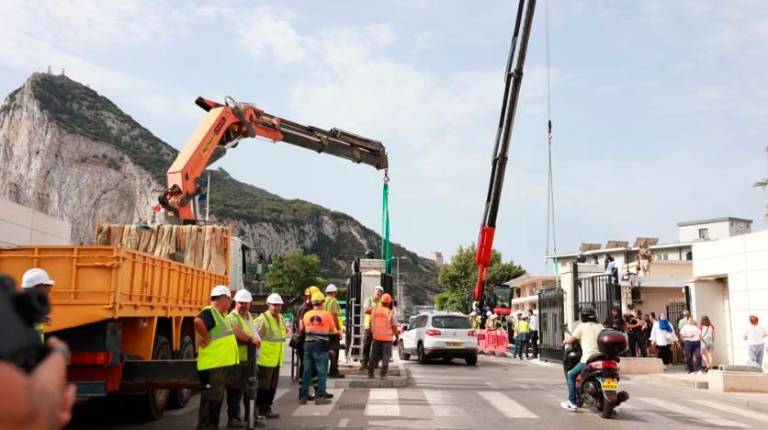 <i>Acto oficial de demolición de la Verja de Gibraltar. A 15 de julio de 2026 en La Línea de la Concepción, Cádiz (Andalucía, España). / Europa Press. </i>