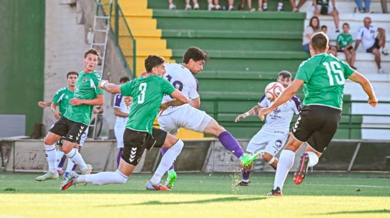 <i>Jugadores del Real Jaén y del Cacereño. / @realjaencf. </i>