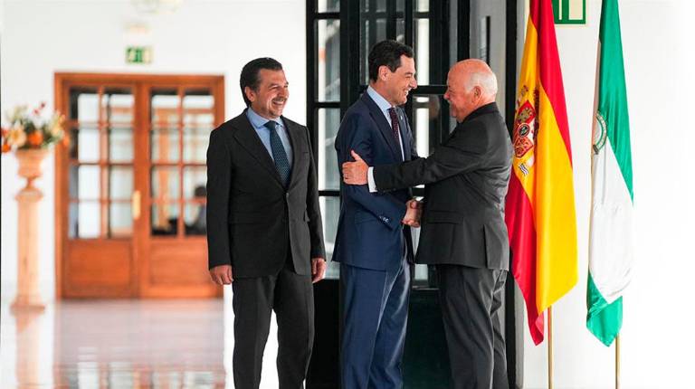 <i>El presidente del Parlamento de Andalucía, Jesús Aguirre, recibe al líder y candidato del PP-A a la reelección como presidente de la Junta, Juanma Moreno, en el marco de la ronda de contactos para la elección de candidato a la Presidencia de la Junta. / María José López / Diario JAÉN.</i>