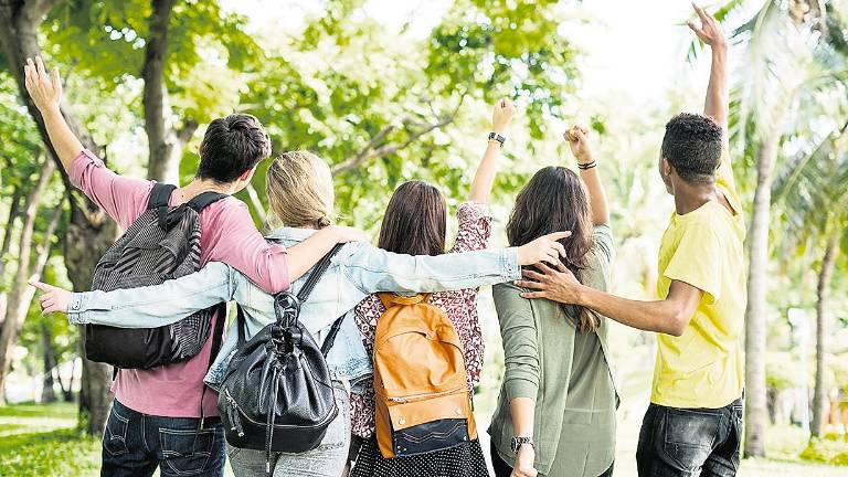 La mitad de los jóvenes dejaría la familia por trabajo