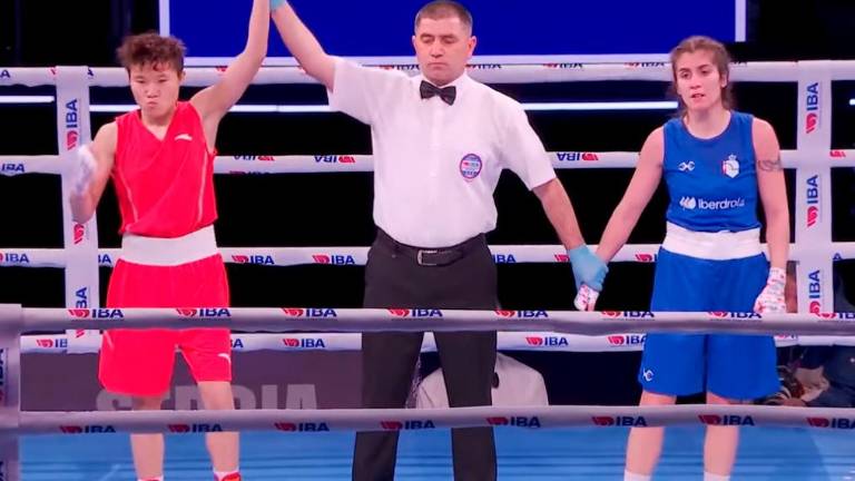 La joven boxeadora Marta López no puede con la púgil china Zhog