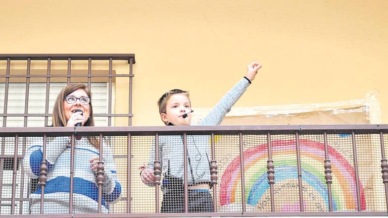 Bingo y música, la mejor arma para la diversión