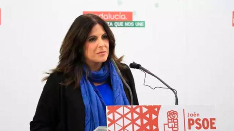El PSOE lleva al Parlamento la presencia de la alcaldesa de Mancha Real en el punto de vacunación con el listado