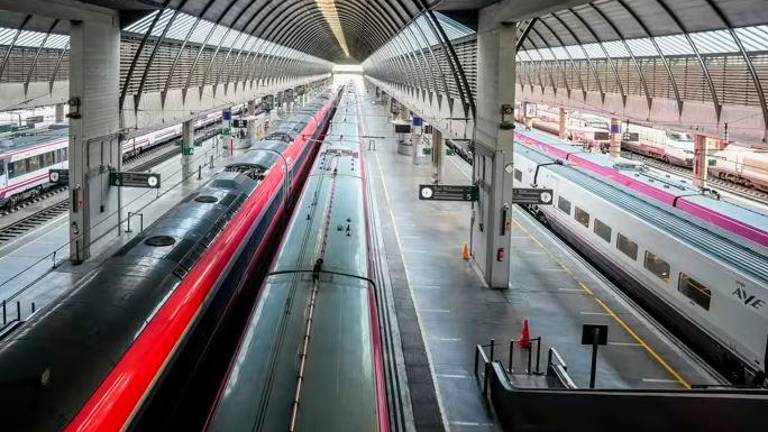 Retrasos en los trenes con origen o destino Madrid de más de dos horas por una incidencia de Adif