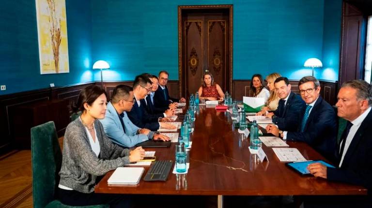 <i>Reunión con el presidente de la Junta, y los consejeros de Economía e Industria. </i>