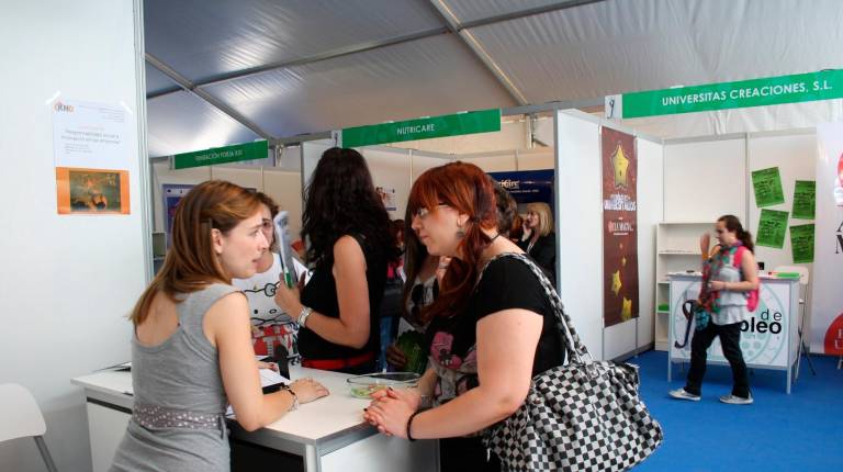 <i>Feria de empleo de la UJA. / Universidad de Jaén. </i>
