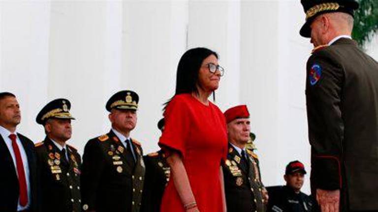 La Fuerza Armada de Venezuela reconoce a Delcy Rodríguez como su comandante en jefe