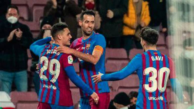 El Barça de Xavi sufre pero vence al Elche (3-2)