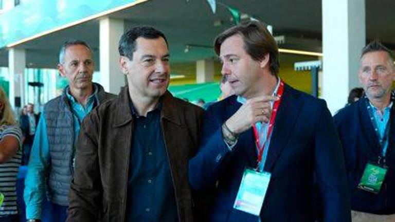 Moreno apuesta por abordar las negociaciones con Vox “bajo el paraguas” de Génova