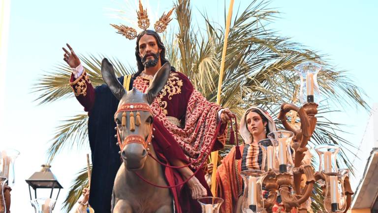 La Borriquilla y Santa Cena abren con intensidad la Semana Santa en Linares
