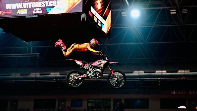 El Olivo Arena se rinde ante los trucos imposibles del Soloflow Freestyle
