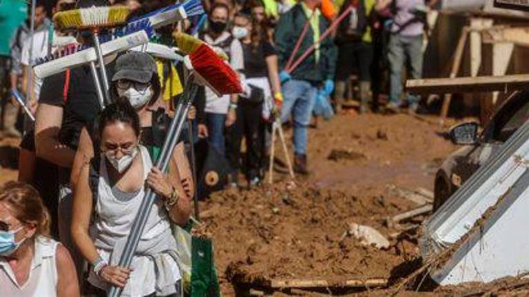 Distinción a policías locales, bomberos y voluntarios de Protección Civil de Jaén por su implicación en la dana