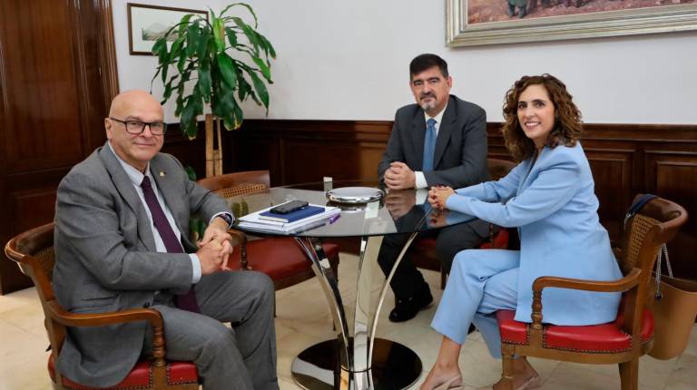 <i>Manuel Fernández se reúne con Gonzalo Mayoral. / Subdelegación del Gobierno.</i>