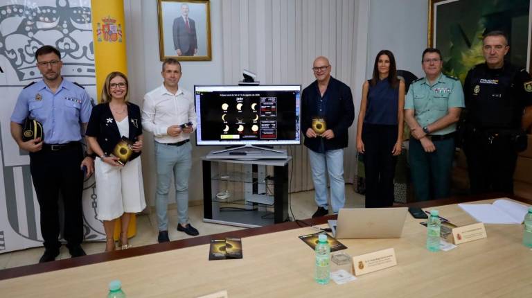 <i>Reunión de coordinación por el próximo eclipse solar del 12 de agosto. / Subdelegación Jaén. </i>