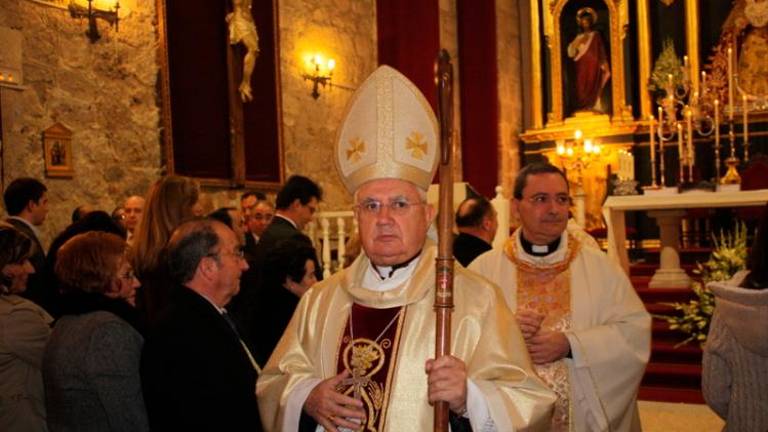 El obispo emérito Ramón del Hoyo, ingresado por coronavirus