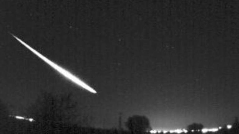 Una bola de luz cruza el cielo de Jaén