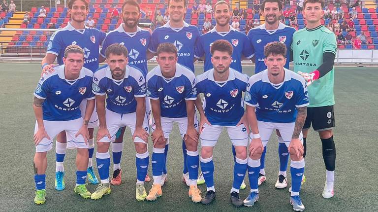 <i>Once del Linares Deportivo contra el Dos Hermanas CF de este sábado. / Linares Deportivo.</i>