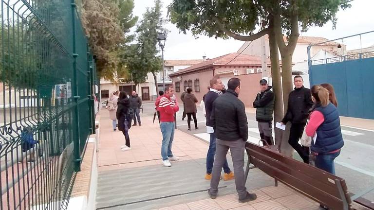 Sin votar al Consejo Escolar por el cierre del colegio en Peal de Becerro