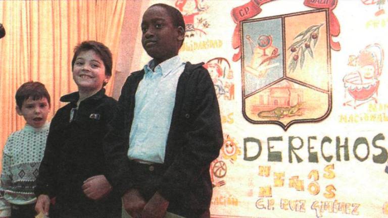 Alumnos del Ruiz Giménez durante las actividades realizadas en conmemoración del Día Internacional de los Derechos del Niño. / Archivo Histórico de Diario JAÉN.