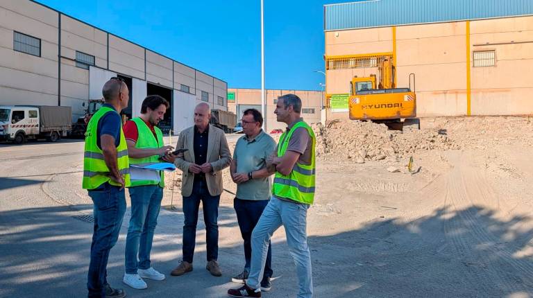 <i>Visita a las obras de construcción del punto de acopio de residuos de la construcción de Castillo de Locubín. / Diputación de Jaén. </i>
