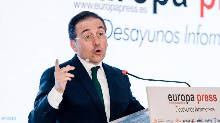 Albares afirma que la UE tiene los “instrumentos” para protegerse de los aranceles de Trump