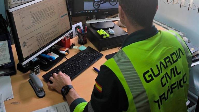 Investigado por conducir de forma temeraria y sin carnet en un municipio de la provincia