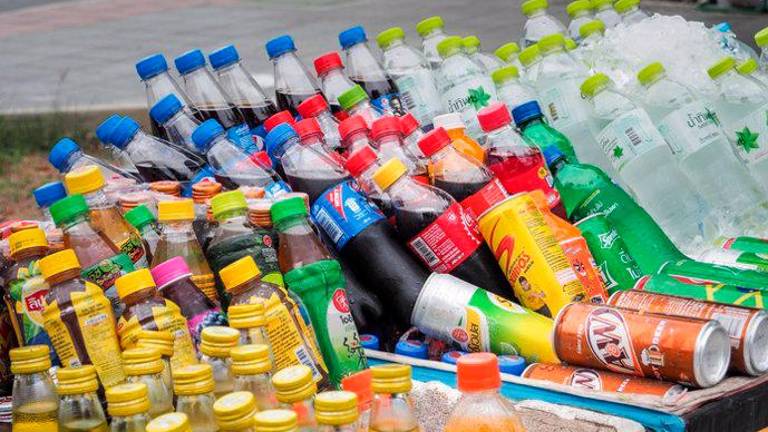 Vinculan millones de casos de diabetes y enfermedades cardíacas con las bebidas azucaradas