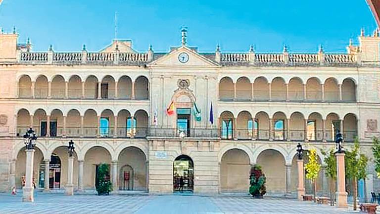 Fachada principal del Ayuntamiento de Andújar en una imagen de Archivo.