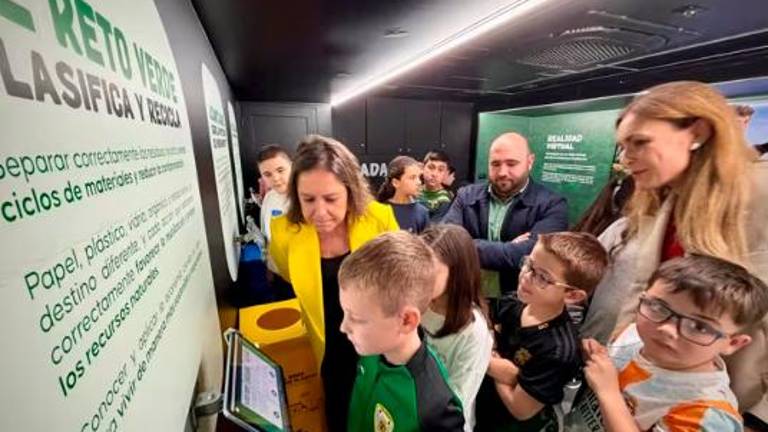 El EducaBus hace parada en Jimena para acercar los desafíos ambientales a los vecinos