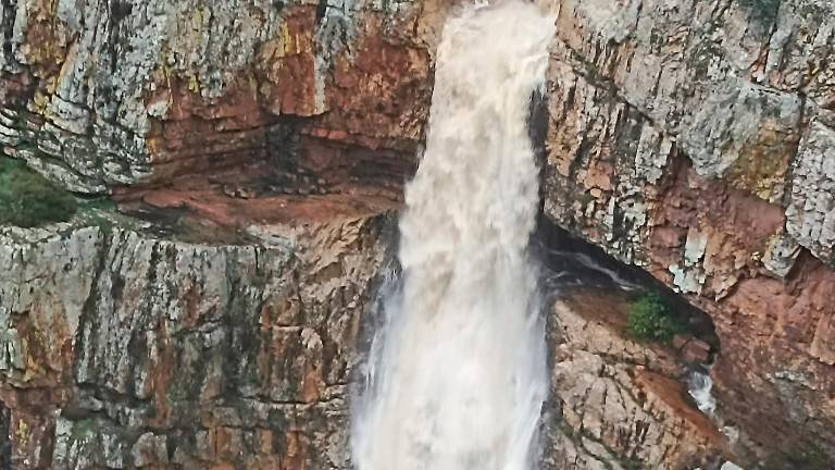 La Cimbarra exhibe ahora su descomunal salto de agua