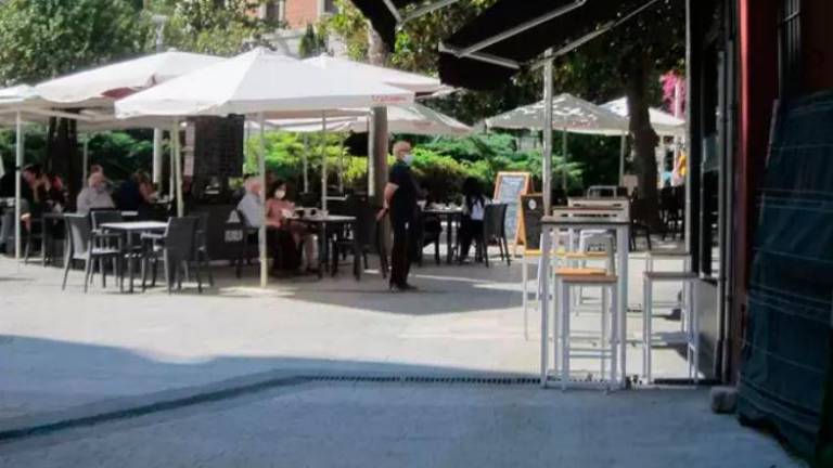 El Ayuntamiento prorroga la ampliación del espacio en terrazas de hostelería hasta el 31 de octubre