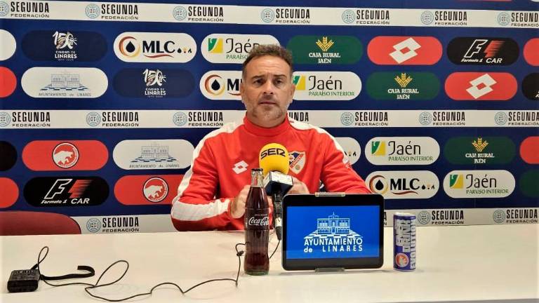 Pedro Díaz en rueda de prensa previa frente al Xerez CD. / Antonio del Arco Sánchez.