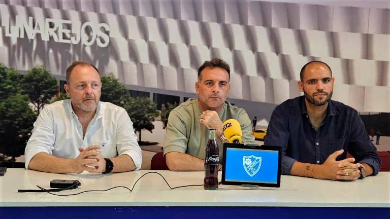Luis Vera, Pedro Díaz y Cristian Sanz cuando se anunció su renovación como técnico. / Antonio del Arco.