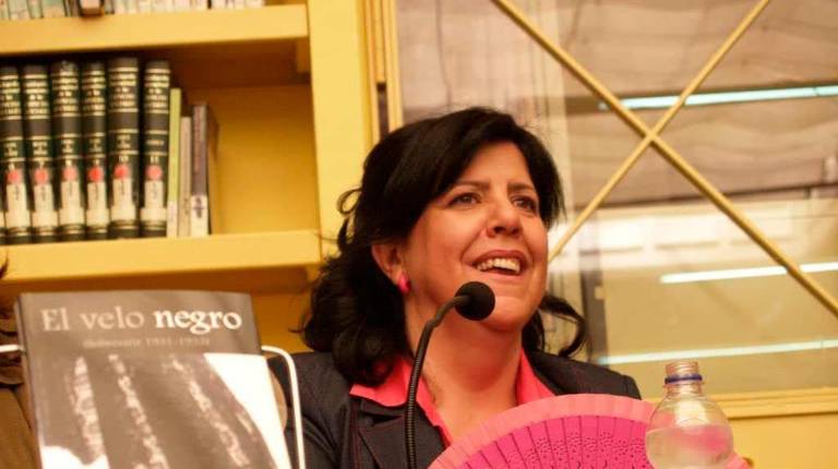 <i>Comenzó su trayectoria con “El Velo Negro”, siguió “El baile de las amapolas”, “Las costuras del alma” y “Las hojas de mi otoño”. </i>