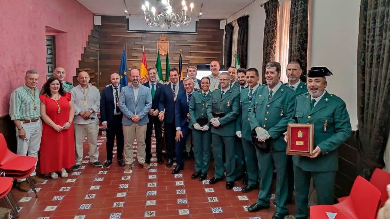 El pueblo de Rus rinde honores a la Guardia Civil con la entrega de su máxima distinción