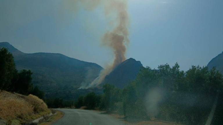 Estabilizado el incendio declarado en una zona de monte en Albanchez de Mágina