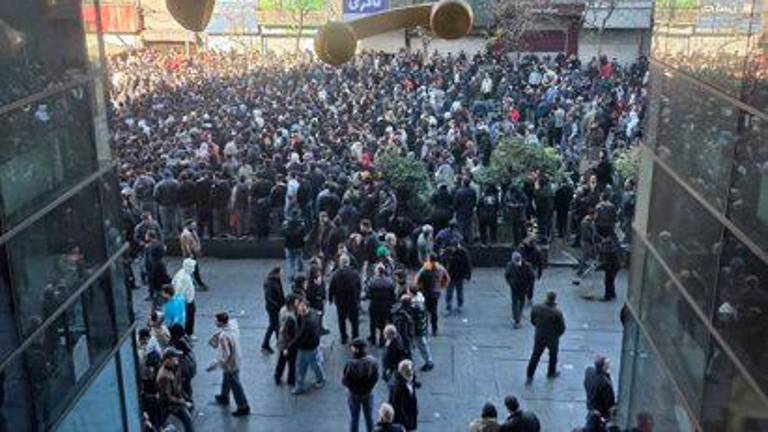 EE UU pide a sus ciudadanos en Irán que abandonen el país “ahora”