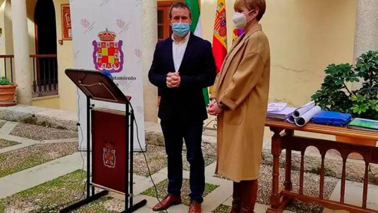 El Ayuntamiento pide a la Junta que no relegue a Jaén en la implantación del Grado de Medicina