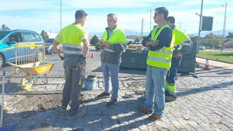 Arreglos en el adoquinado de la plataforma tranviaria de Jaén