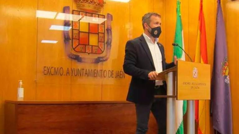 El alcalde de Jaén espera retomar su actividad en el Ayuntamiento el martes tras su baja por Covid-19