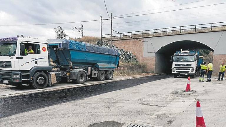 Obras “exprés” para asfaltar el puente de Sonae-Arauco