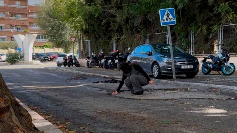 El PP denuncia el estado de la calle Paco Manzaneda a dos días de la Media Maratón