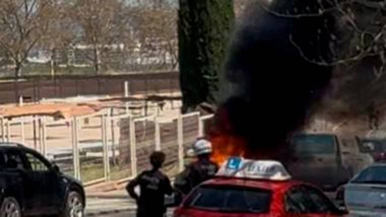 Susto en Las Fuentezuelas por el incendio de un coche