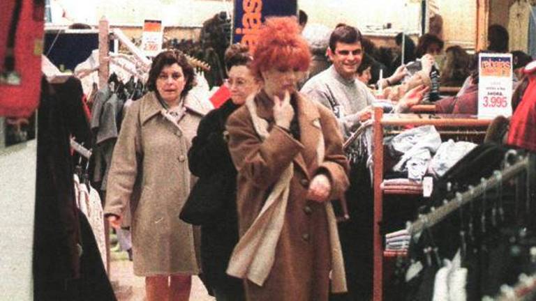Tal día como hoy en 1999: Los jiennenses gastarán en las rebajas 3.000 millones de pesetas